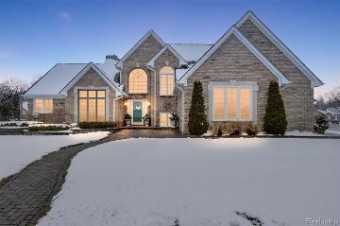 42285 Pond View Drive Sterling Heights, MI 48314