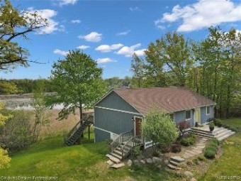 798 Gravel Ridge Road Leonard, MI 48367