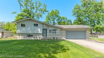 590 Pinecrest Drive Commerce Township, MI 48390