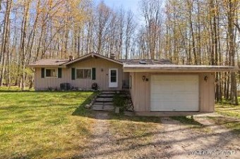 8338 W. Ridge Boulevard Canadian Lakes, MI 49346