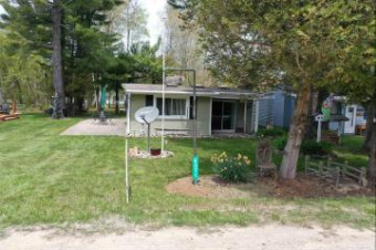 6371 Sunnyside Dr Deckerville, MI 48427