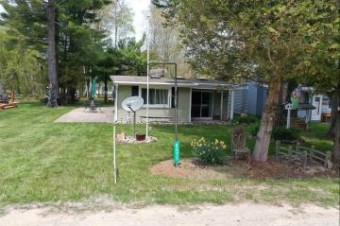 6371 Sunnyside Dr Deckerville, MI 48427