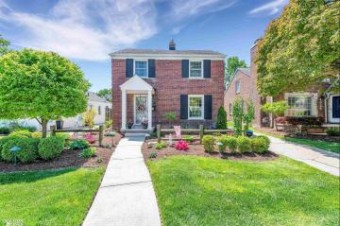 1517 Hollywood Grosse Pointe Woods, MI 48236