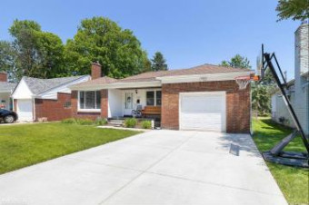 21149 Huntington Harper Woods, MI 48225