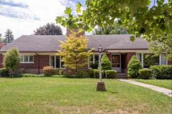 743 S Renaud Grosse Pointe Woods, MI 48236