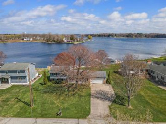 3808 Peninsula Drive Norton Shores, MI 49444