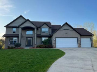 2341 Cascade Pointe Court Se Grand Rapids, MI 49546