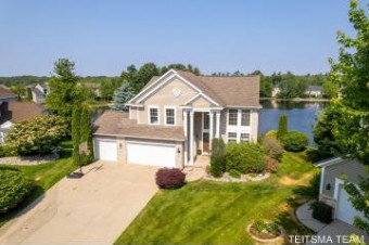 48 Lake Haven Court Norton Shores, MI 49444