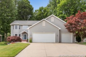 5405 Naples Cedar Drive Wyoming, MI 49519