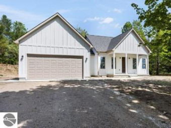 1583 S Cherry Blossom Lane Suttons Bay, MI 49682