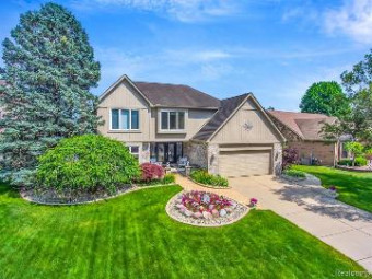 2229 S Shore Rochester Hills, MI 48307