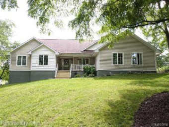 5649 Sandhill Road Almont, MI 48003