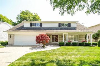 569 Perrien Place Grosse Pointe Woods, MI 48236