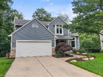 1236 Briarwood Court Wixom, MI 48393