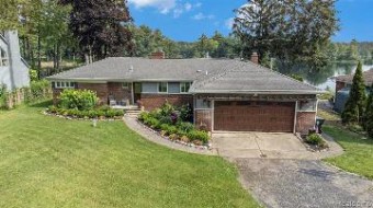 994 Abseguami Trail Lake Orion, MI 48362