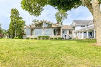 6212 Wildrose Fort Gratiot, MI 48059