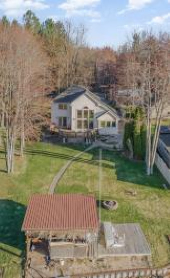 37 E Lakeshore Dr Hope, MI 48628