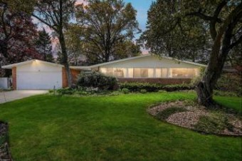 15 Moorland Grosse Pointe Shores, MI 48236