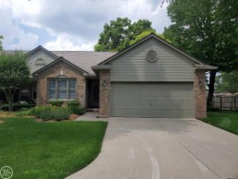 4485 Larkspur Warren, MI 48092