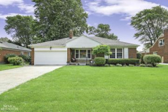 20640 Fairway Grosse Pointe Woods, MI 48236