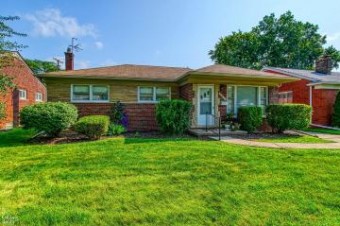 21217 Brierstone Harper Woods, MI 48225