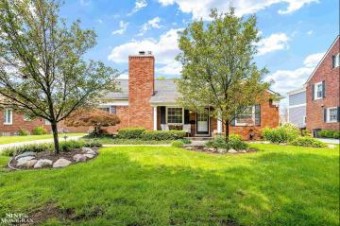 596 Hampton Grosse Pointe Woods, MI 48236