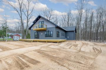 6854 E Clubhouse Drive Canadian Lakes, MI 49346