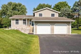 6881 N Noffke Drive Caledonia, MI 49316