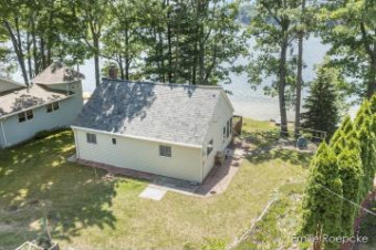 9781 Midshore Drive Mecosta, MI 49332