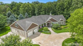 5660 Summerset Woods Drive Se Alto, MI 49302