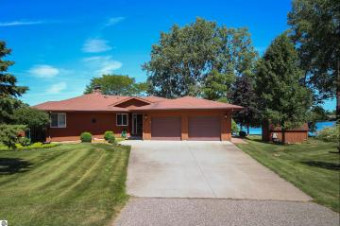 1072 Crown Point Drive Lake Isabella, MI 48883