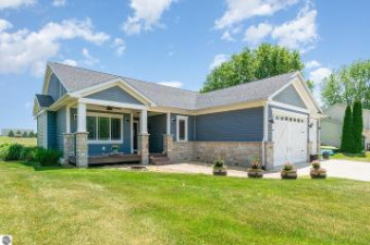 69443 Christiann Creek Drive Edwardsburg, MI 49112