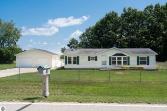 1048 Duquesa Drive Weidman, MI 48893