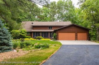 1048 Cherry Valle Lane Williamston, MI 48895