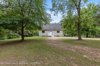 3095 W Island Road Saint Johns, MI 48879