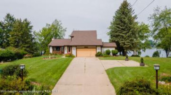 6610 Peninsula Way Laingsburg, MI 48848