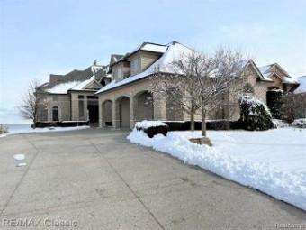 37770 Lakeshore Drive Harrison Township, MI 48045