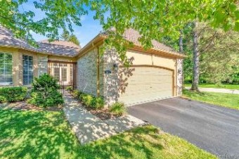 22218 Village Pines Drive Beverly Hills, MI 48025