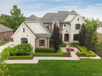 6373 Shadydale Drive Shelby Township, MI 48316