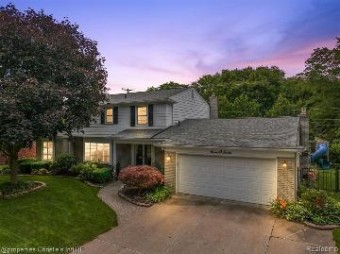 707 N Rosedale Grosse Pointe Woods, MI 48236