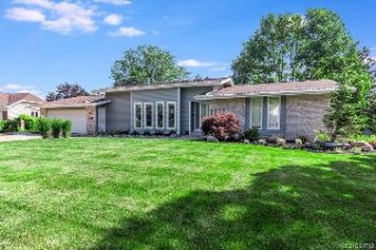 2036 Se Waterbury Drive Grand Rapids, MI 49508