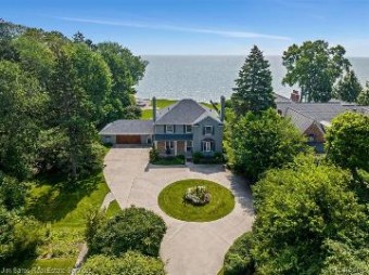 1040 Lake Shore Grosse Pointe Shores, MI 48236