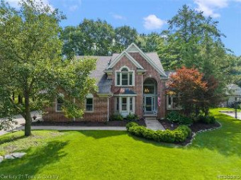 244 Indian Trail Lake Orion, MI 48362