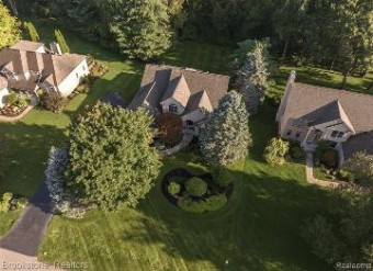 9964 Pebble Creek Ct Davisburg, MI 48350