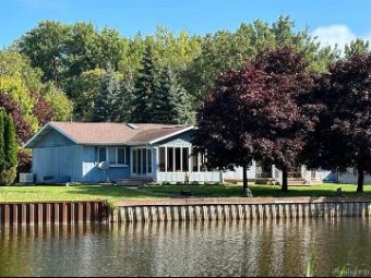 9701 N Shore Drive Sand Point, MI 48755