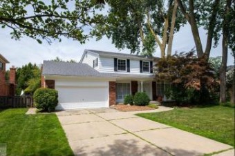 21501 Van K Grosse Pointe Woods, MI 48236