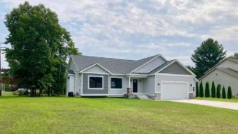 3614 Courtland Drive Norton Shores, MI 49441