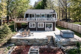 286 Lake Drive Norton Shores, MI 49441