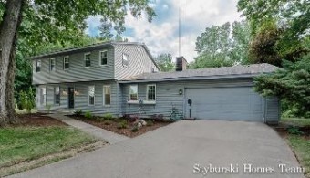 16277 Suffolk Drive Spring Lake, MI 49456