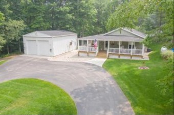 6690 E Fawn Avenue White Cloud, MI 49349